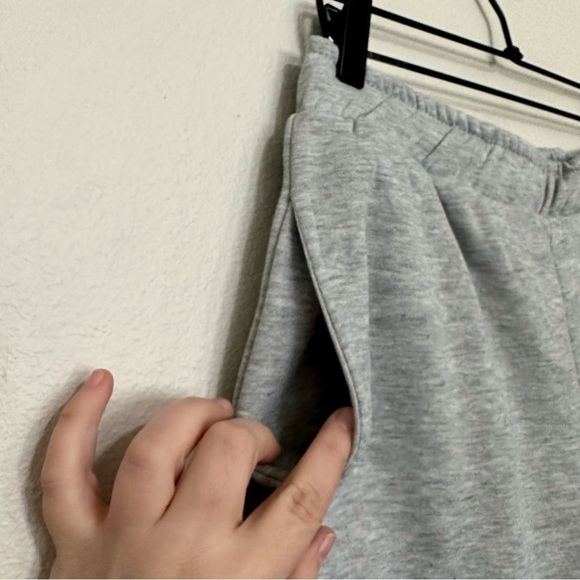 NWT Refuge athletics boyfriend shorts heather grey inside drawstring has pockets - Picture 2 of 3